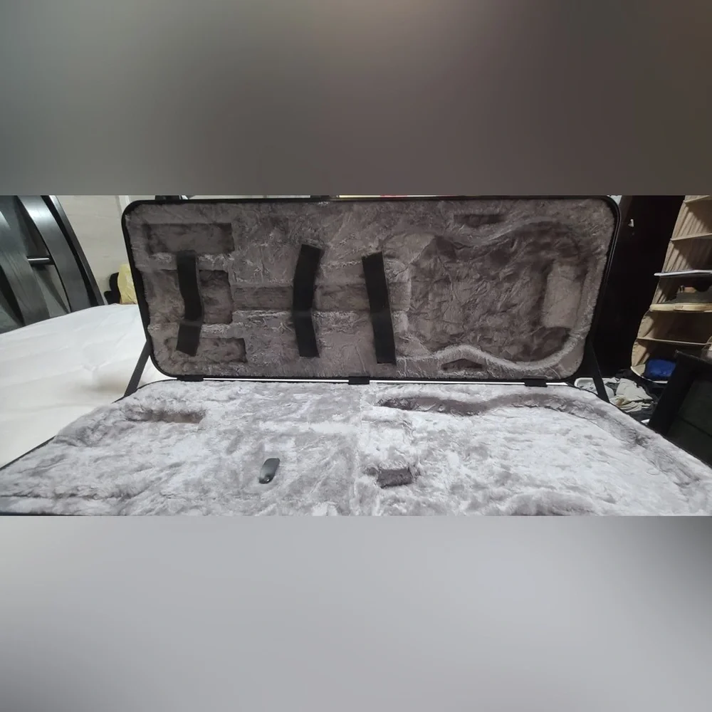 FENDER DELUXE MOLDED CASE - STRATOCASTER & TELECASTER